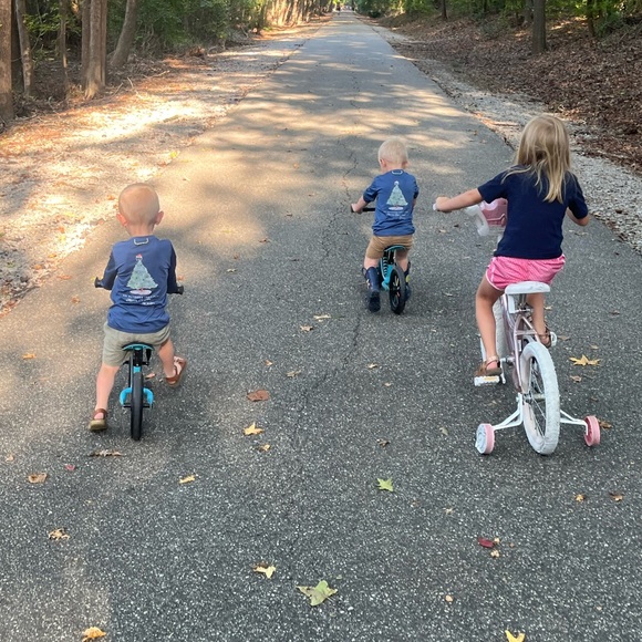 Meet your Posher, Lindsey - Picture 3 of 5